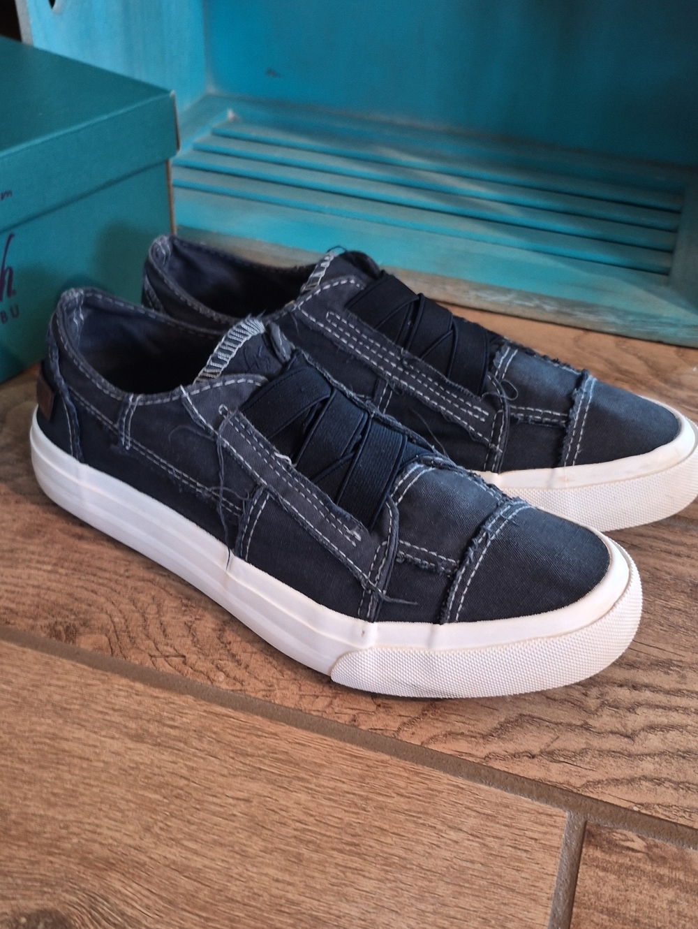 8 Women Blowfish Women's Navy Denim Slip-On Sneakers Tennins Shoes